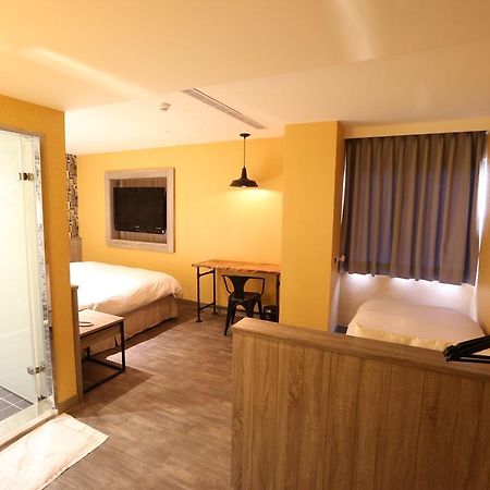 Central Hotel Taoyuan Extérieur photo
