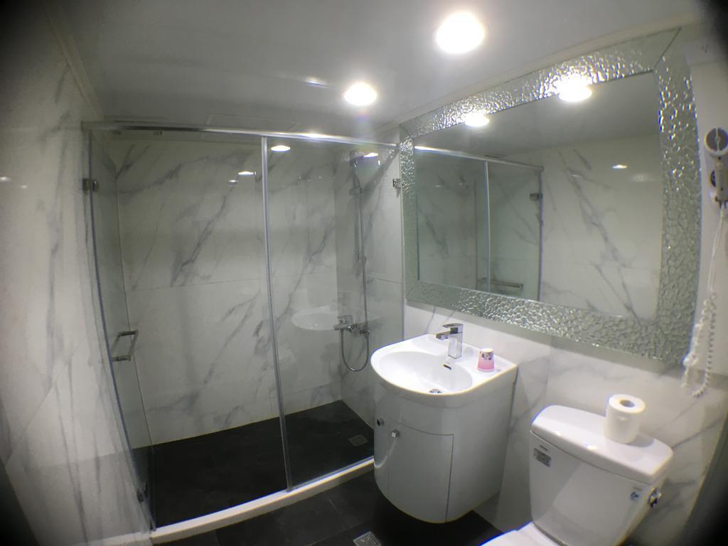 Central Hotel Taoyuan Extérieur photo