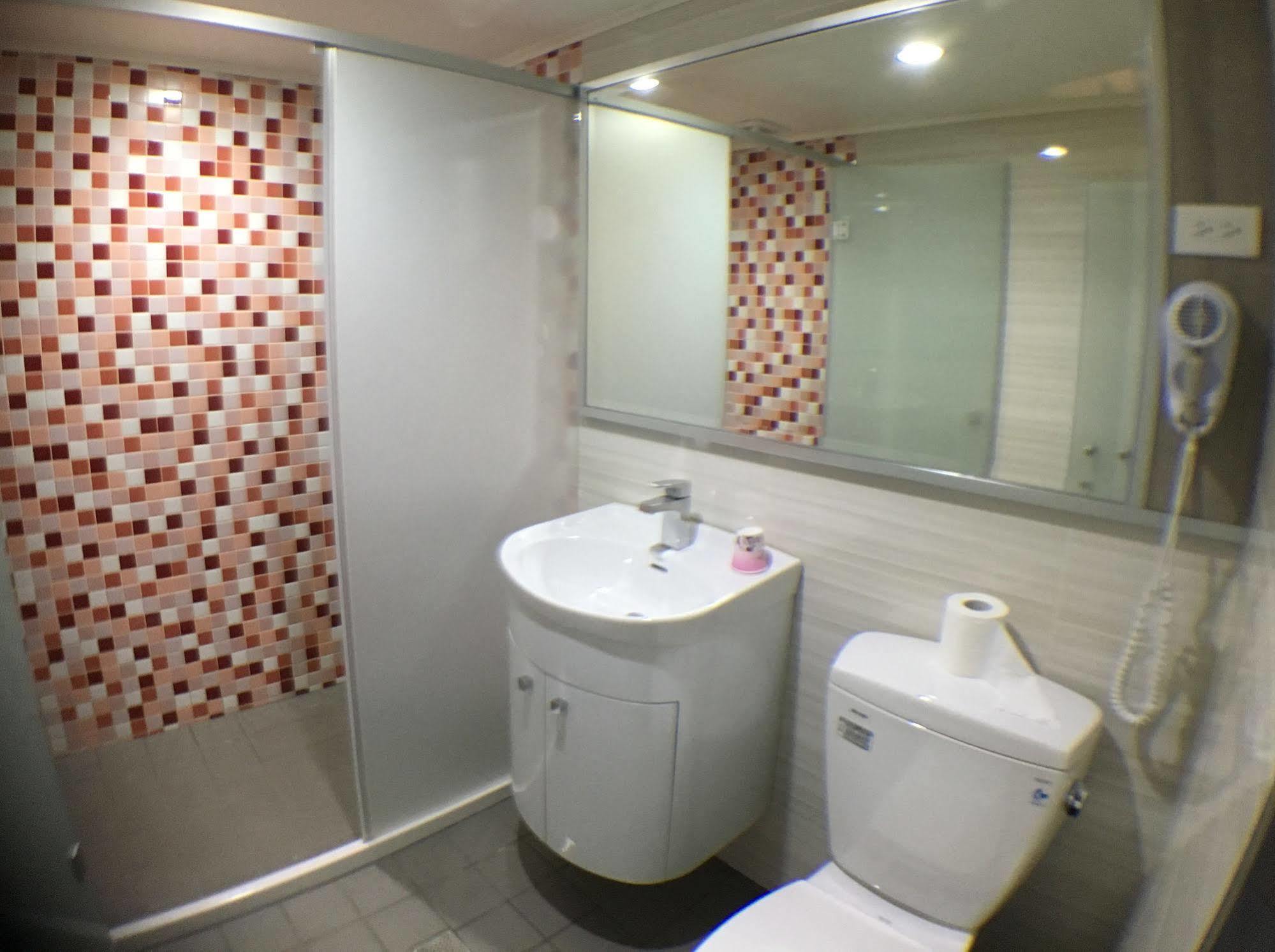 Central Hotel Taoyuan Extérieur photo